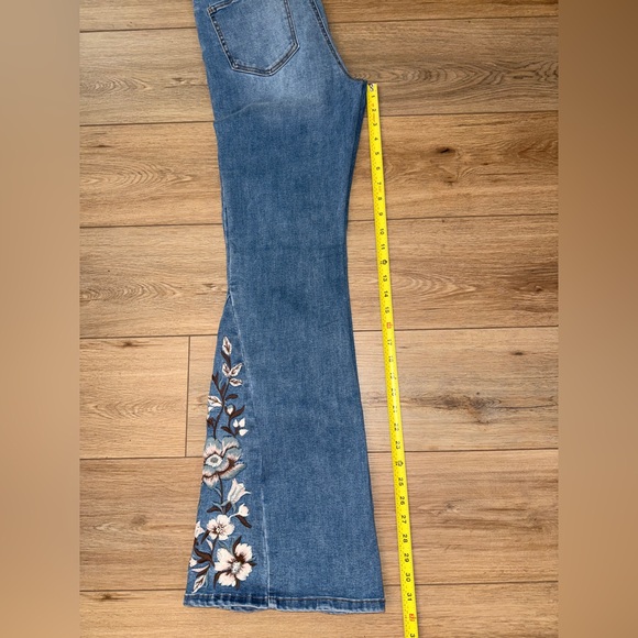 Re Generation Floral Embroidered Flare Jeans 11/30 NWOT Y2K - Picture 3 of 10